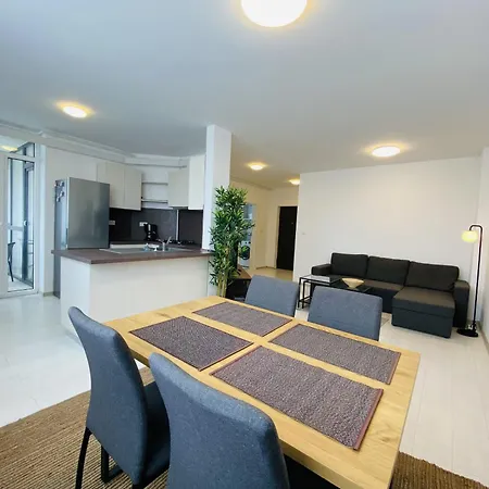 Sunny Apartment *